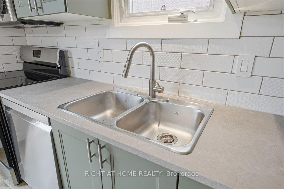 26 Ellington Avenue photo 14