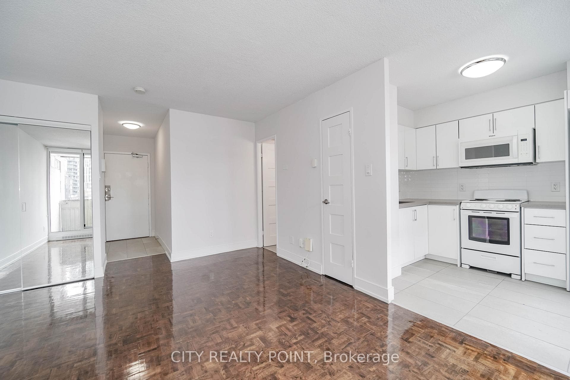 33 Isabella Street Unit 1813 photo 1