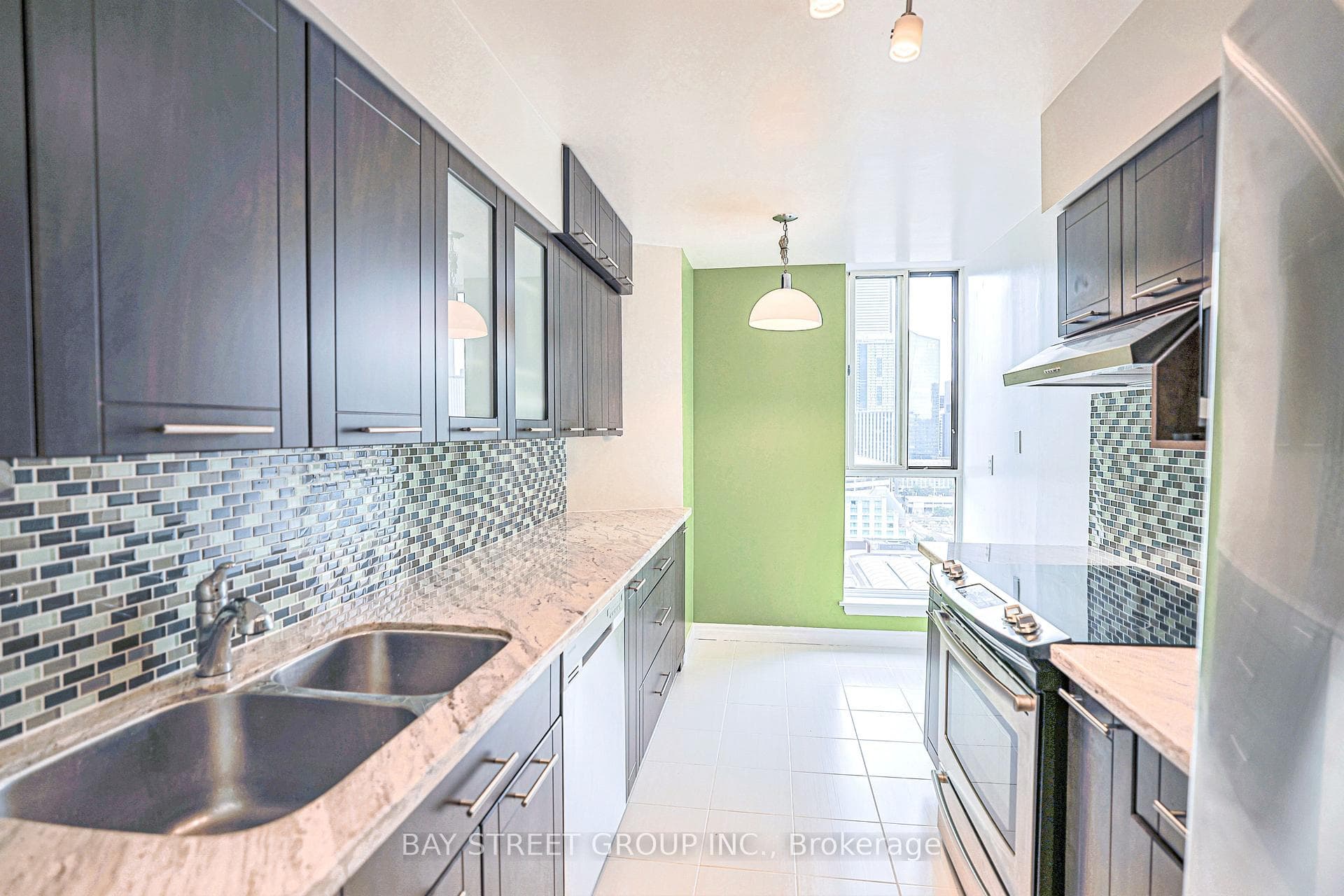 633 Bay Street Unit 2710 photo 8