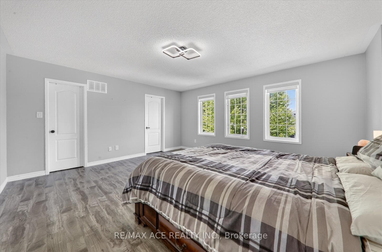 56 Unsworth Crescent photo 19