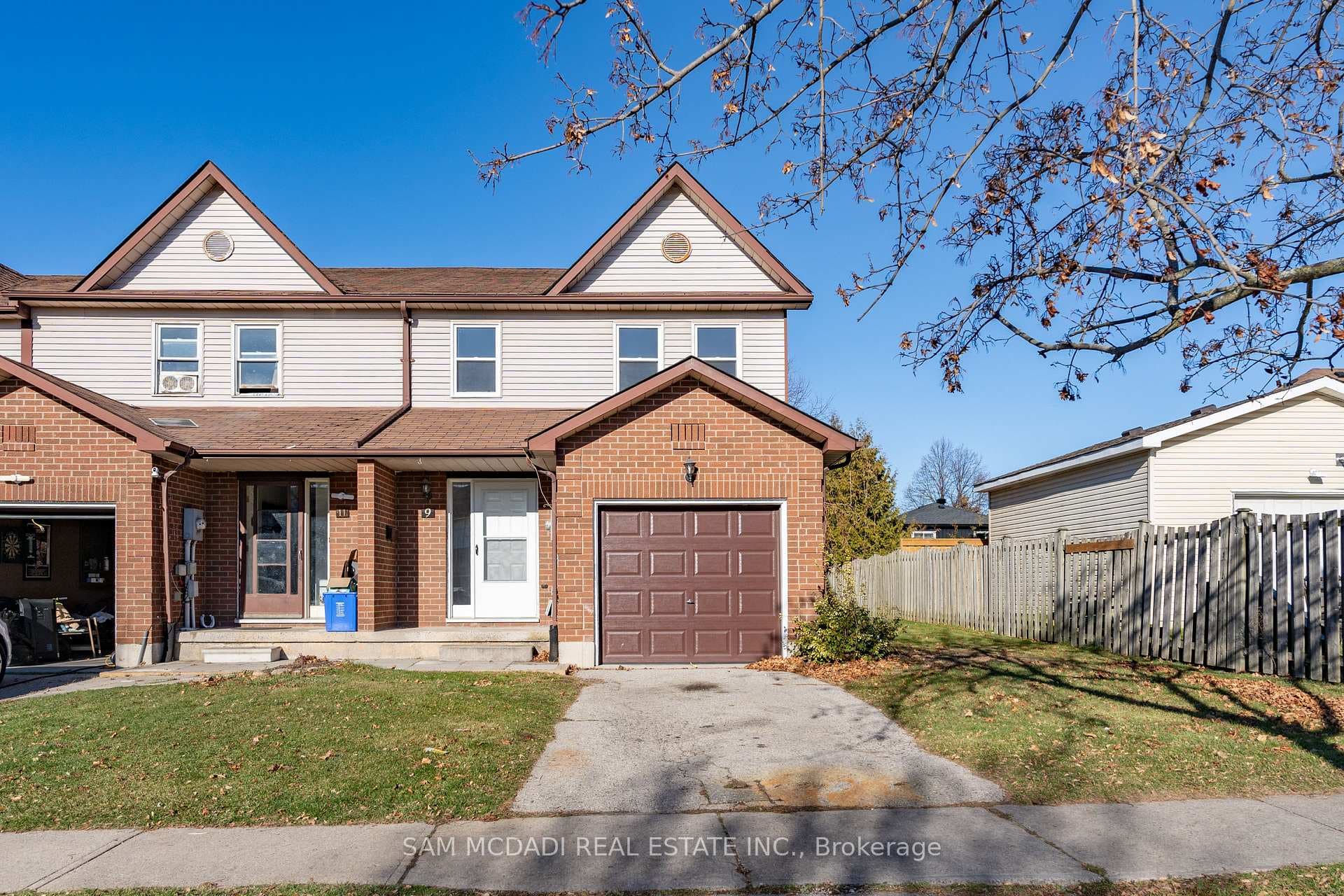 9 Birchfield Drive photo 1