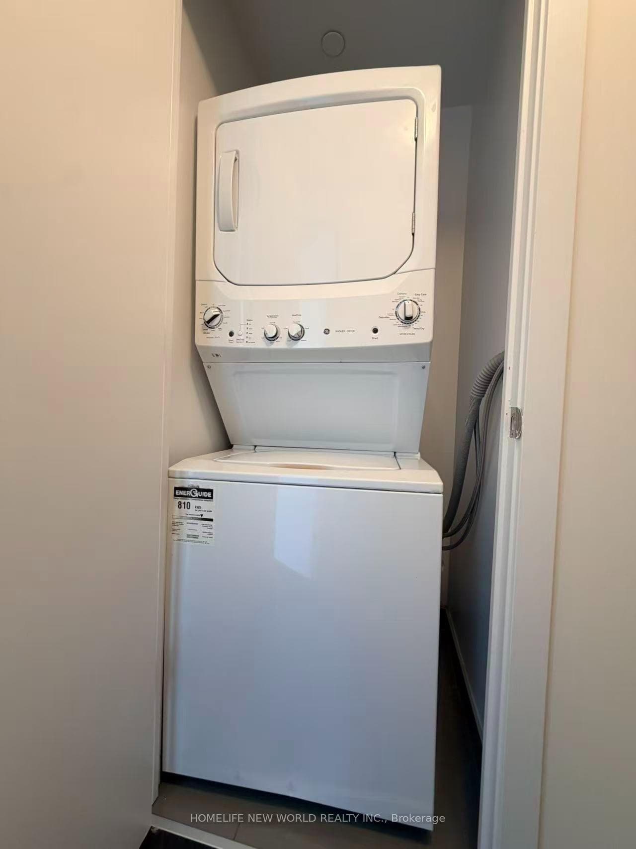 2221 Yonge Street Unit 2403 photo 13