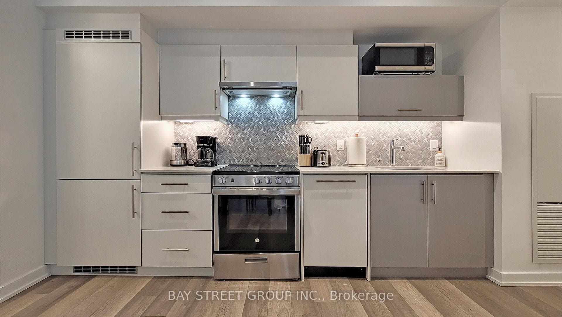 181 Huron Street Unit 204 photo 4