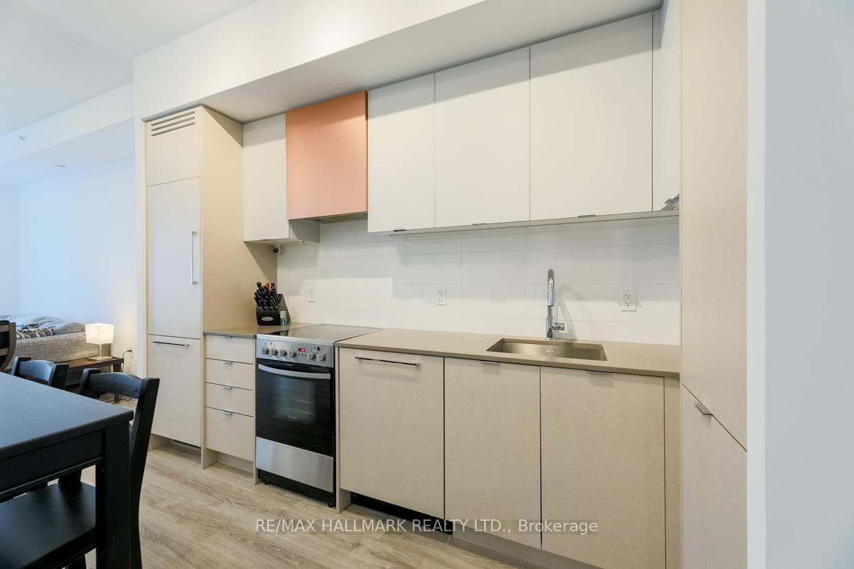 30 Gibbs Road Unit 606 photo 7