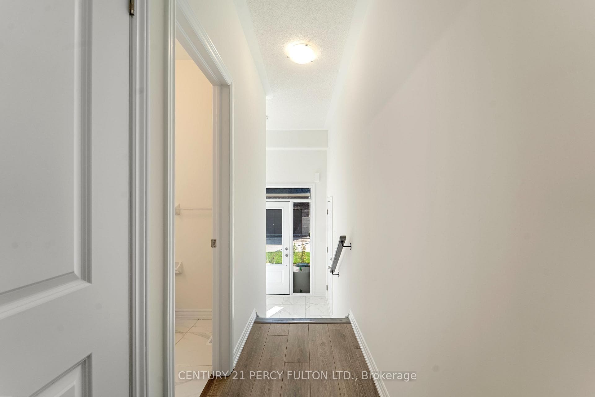 39 Watts Mews photo 4