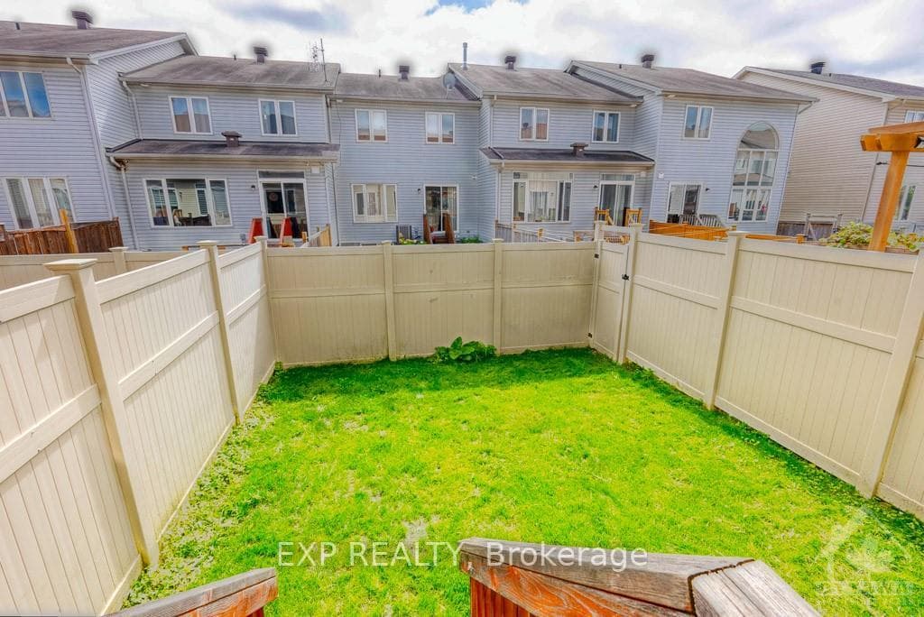 215 MACOUN Circle photo 28