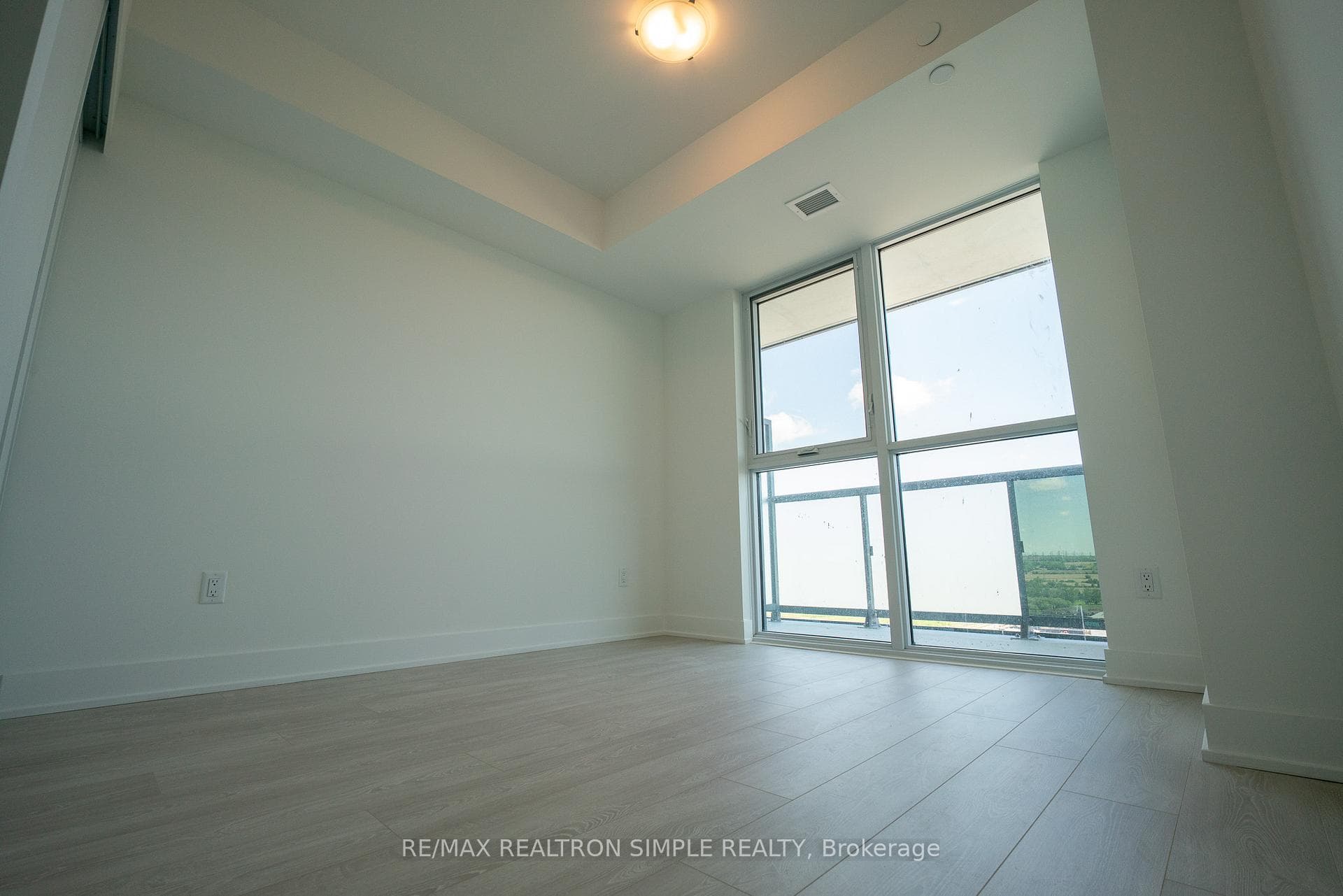2545 Simcoe Street Unit 2601 photo 4