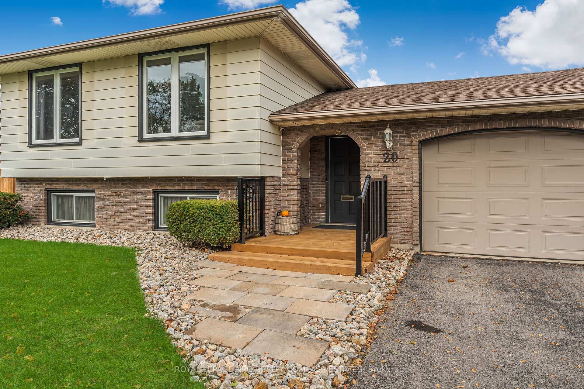 20 Prince Philip Drive photo 2