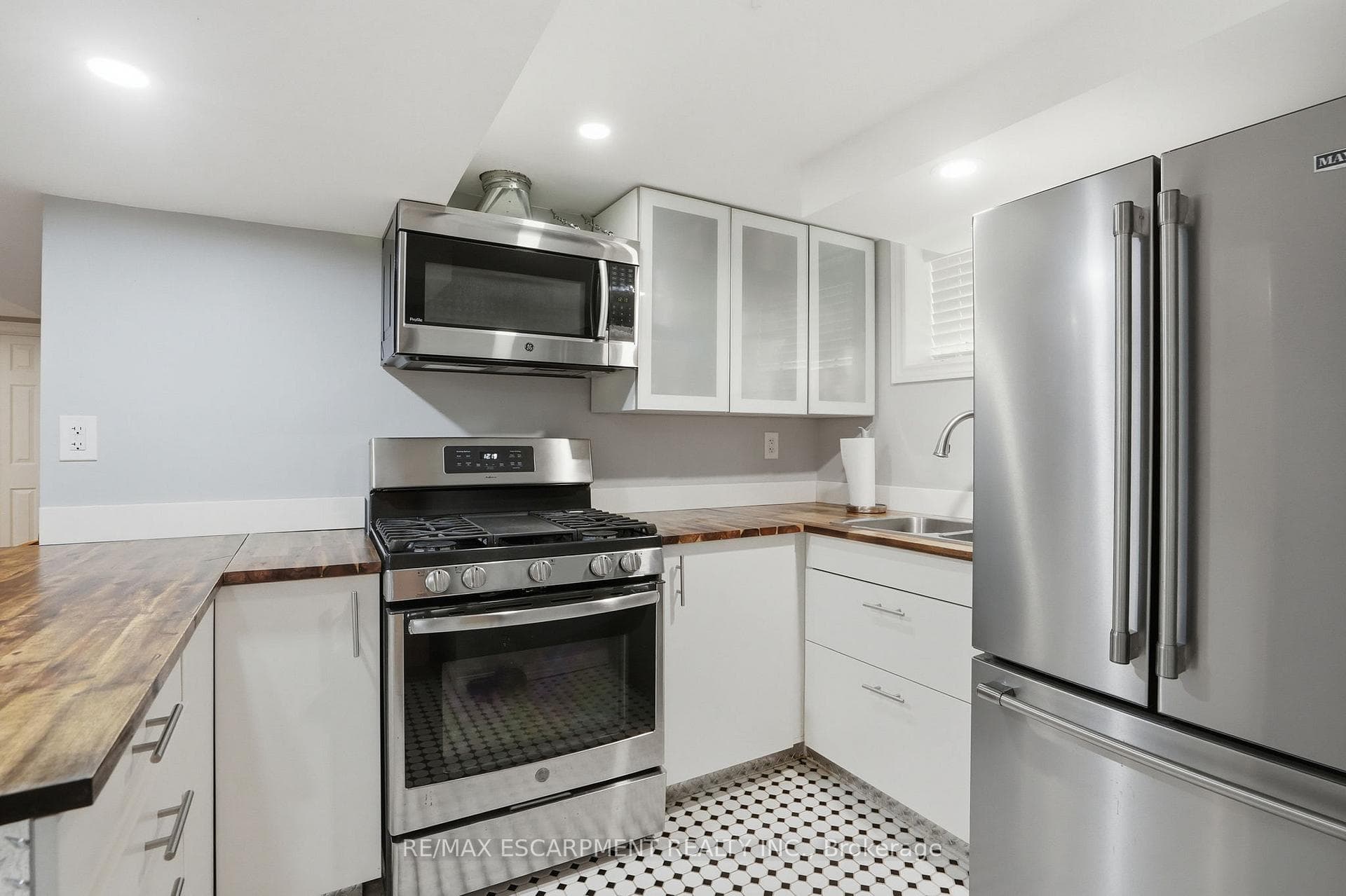 1642 King Street photo 33