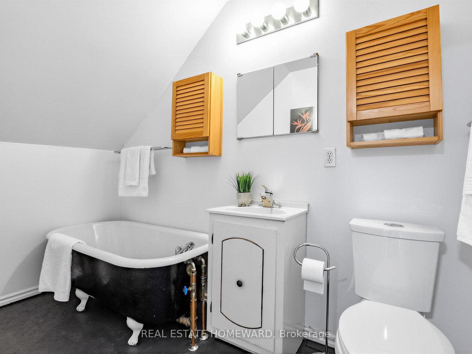 46 Westmount Avenue photo 34