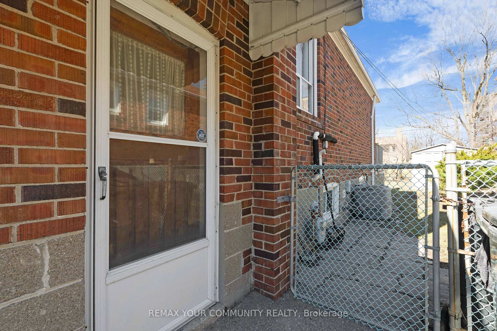 6 Janet Boulevard photo 28