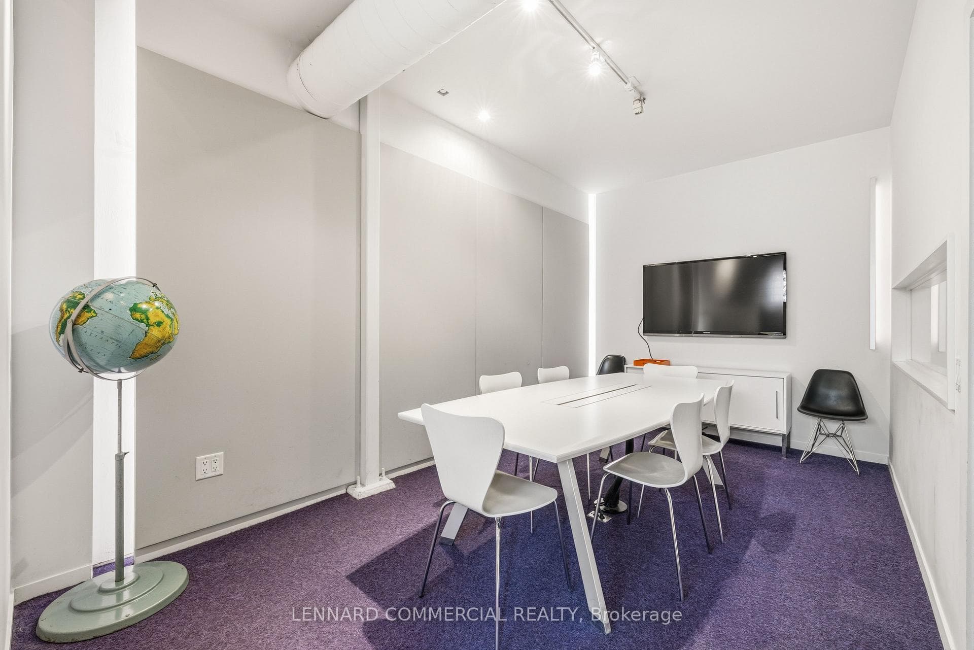 121 Logan Avenue photo 4