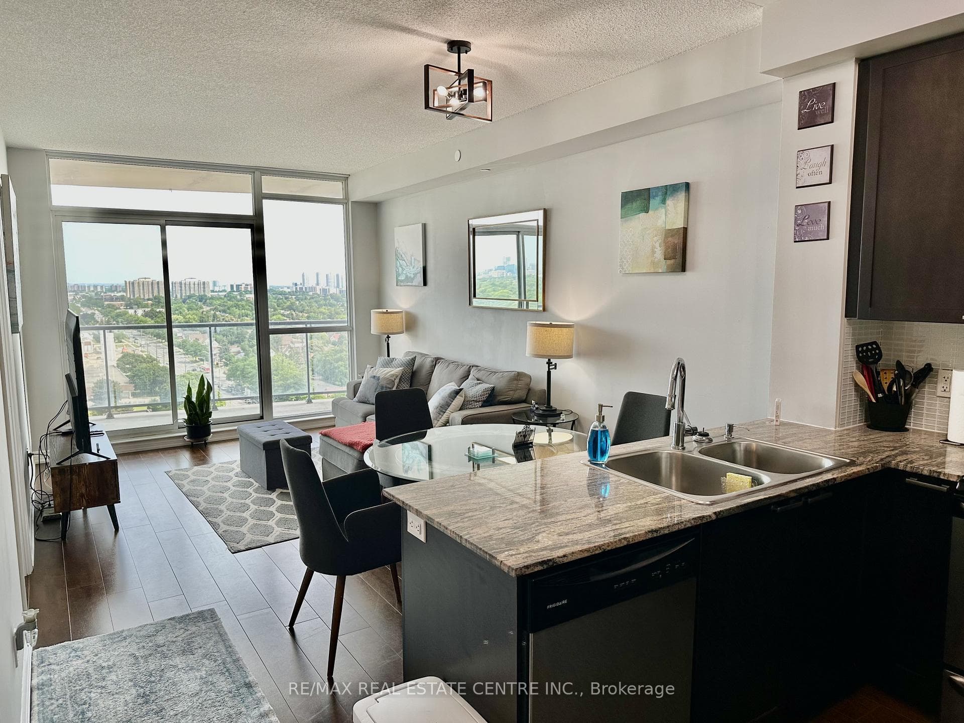 1328 Birchmount Road Unit 1806 photo 2