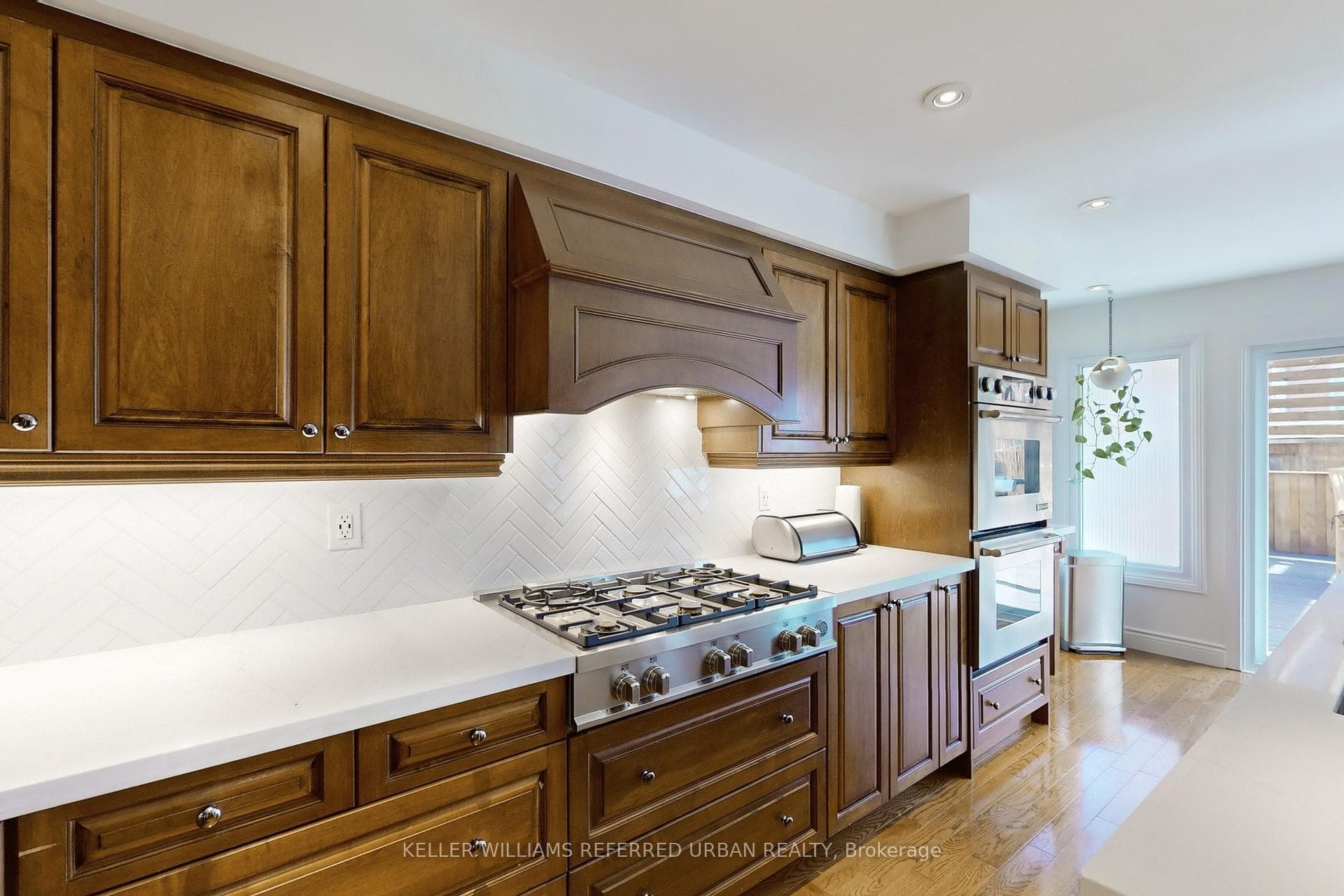 13 VALE Crescent photo 12