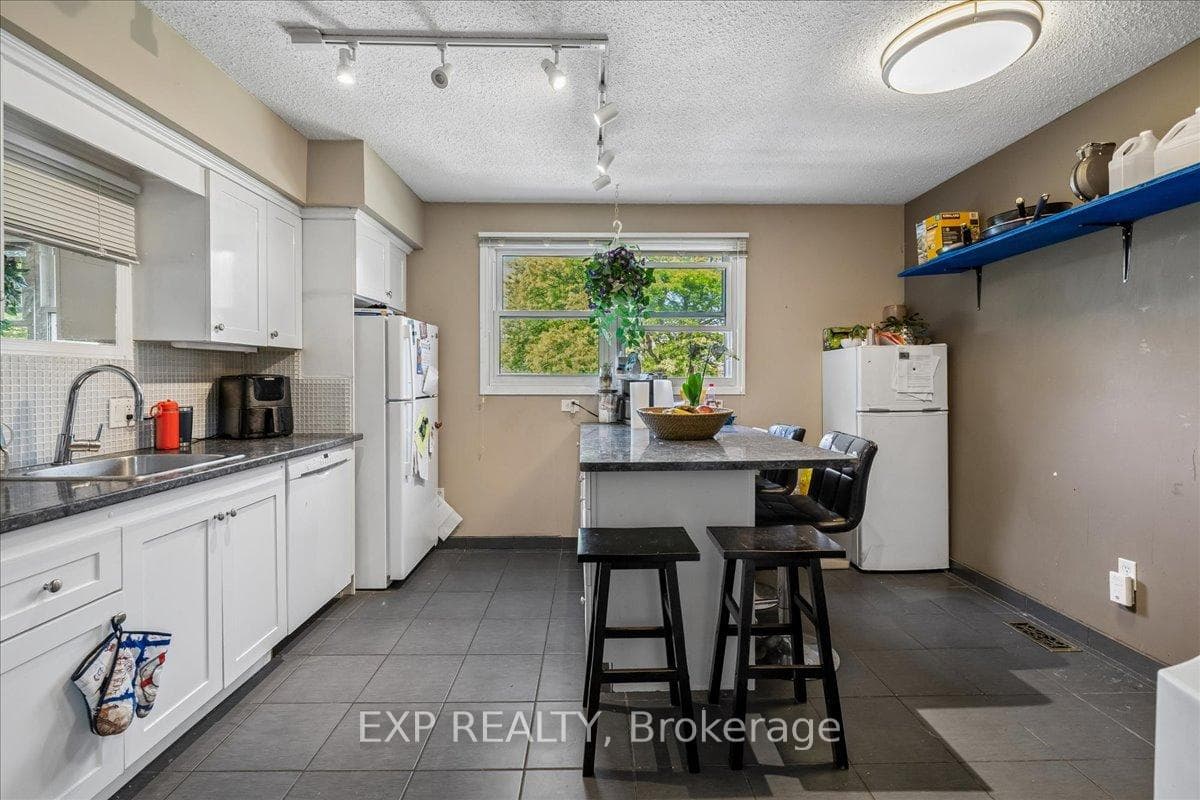 80 Maclennan Avenue photo 32