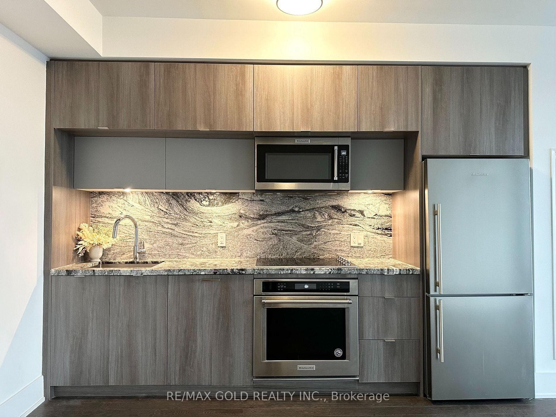 585 Bloor Street Unit 3515 photo 5