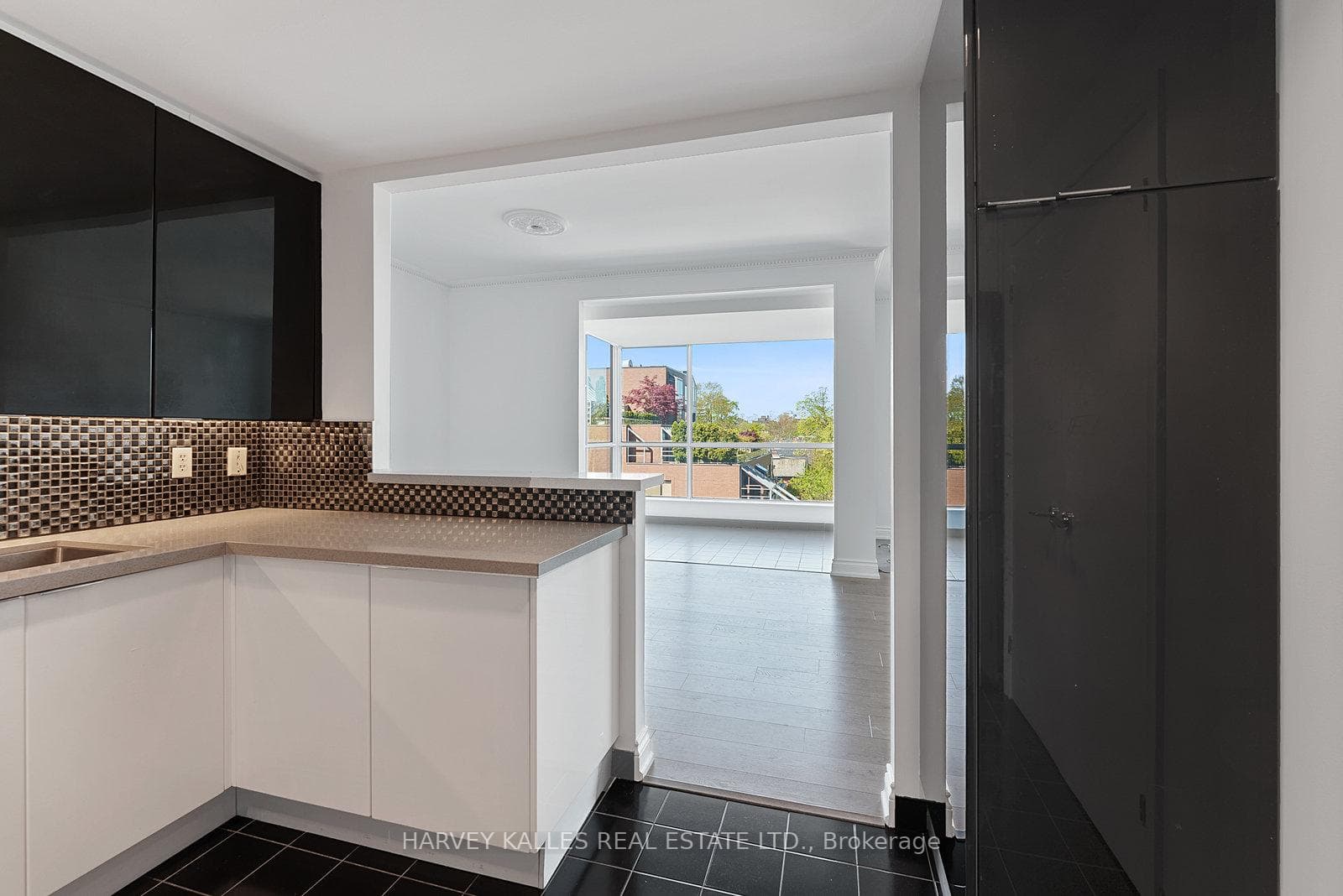 77 Avenue Road Unit 401 photo 20