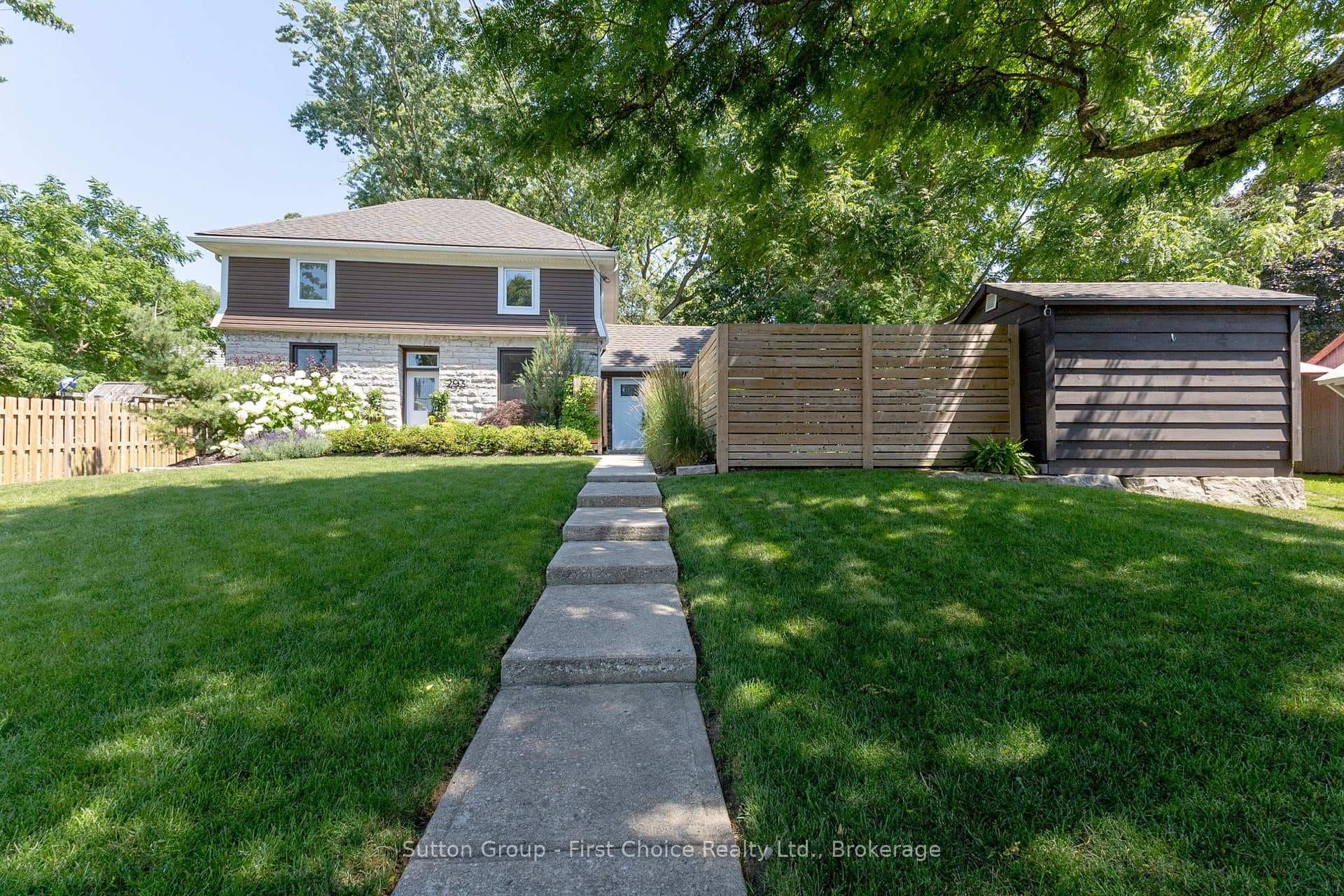 293 Wellington Street photo 2