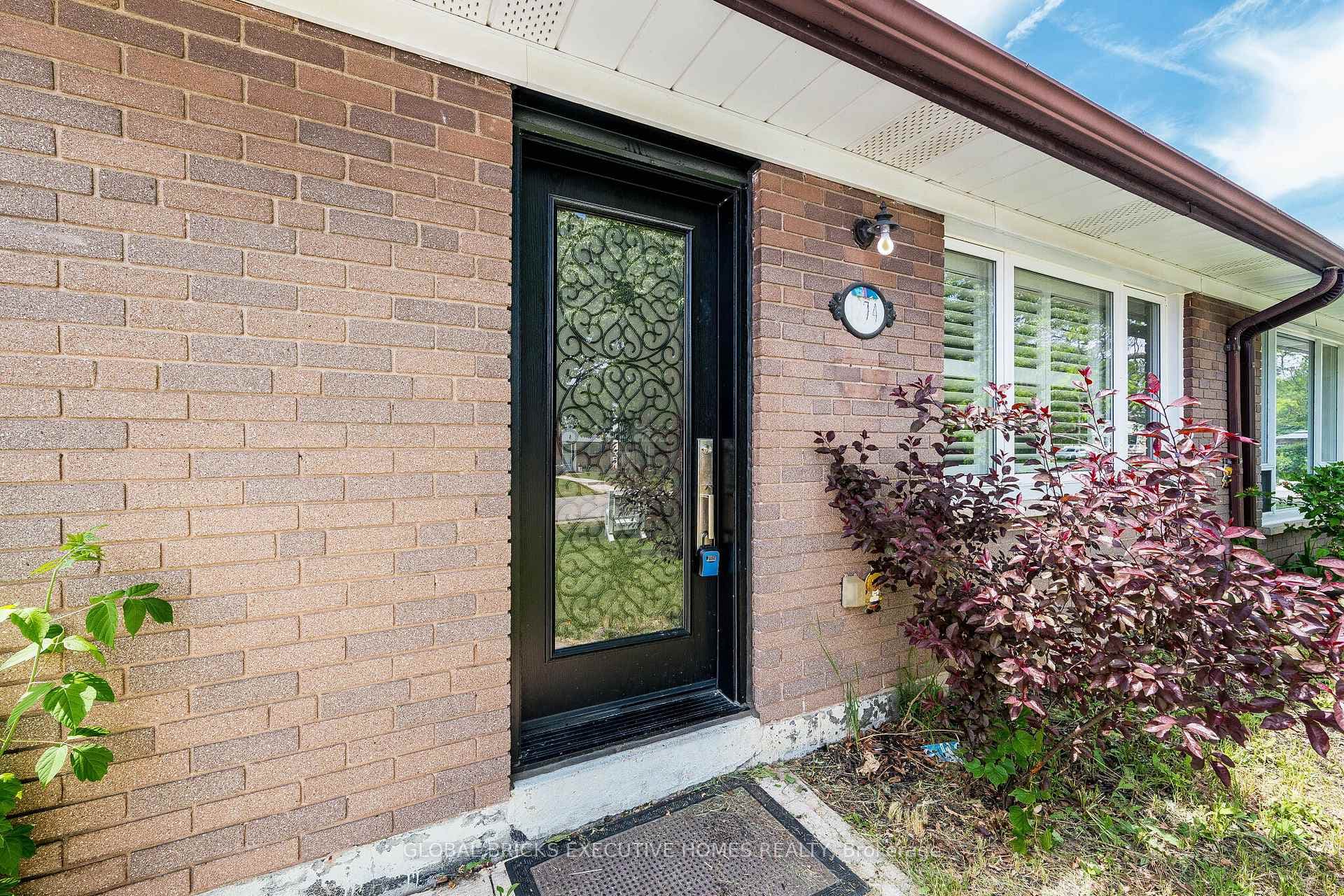 1274 Redbank Crescent photo 3