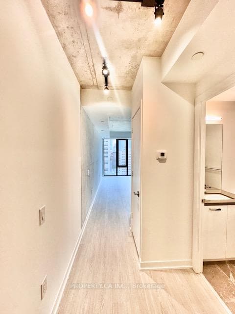 195 McCaul Street Unit 1209 photo 2