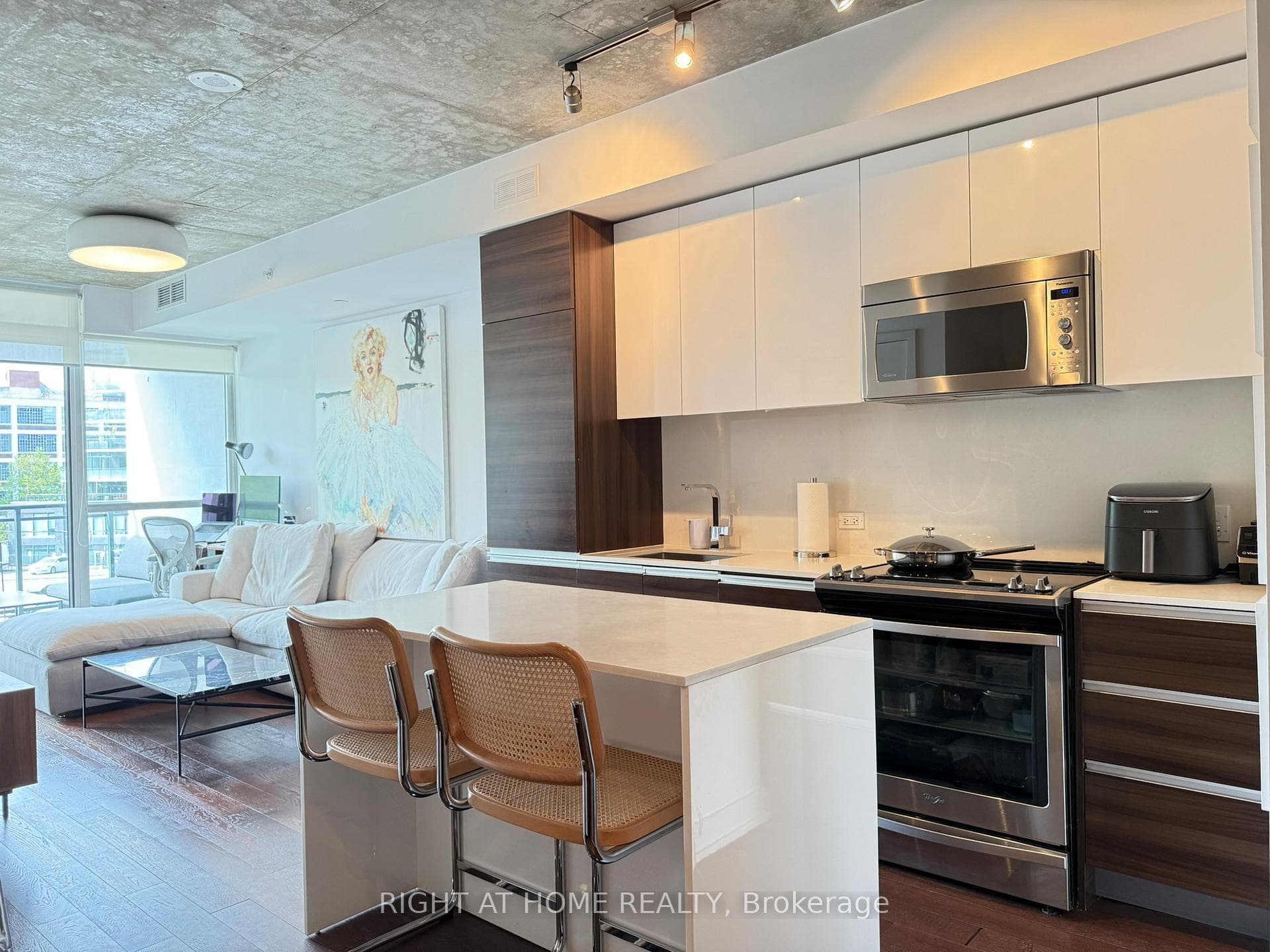 1238 Dundas Street Unit 307 photo 1