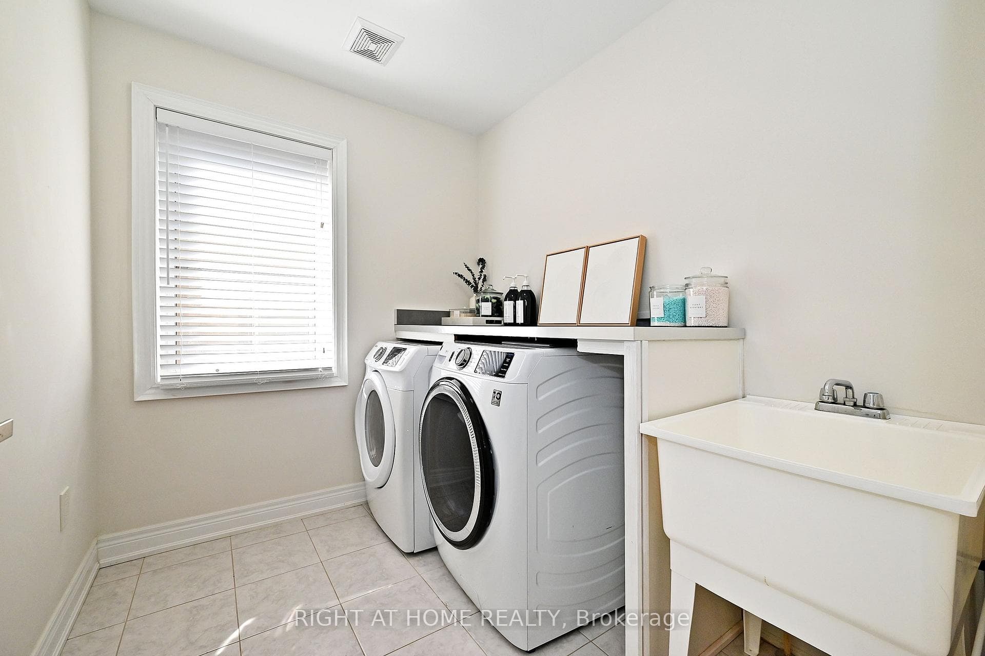 54 Blazing Star Street photo 34