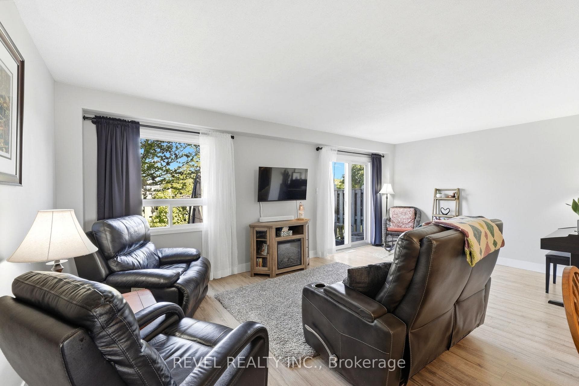 669 Osgoode Drive Unit 2 photo 11