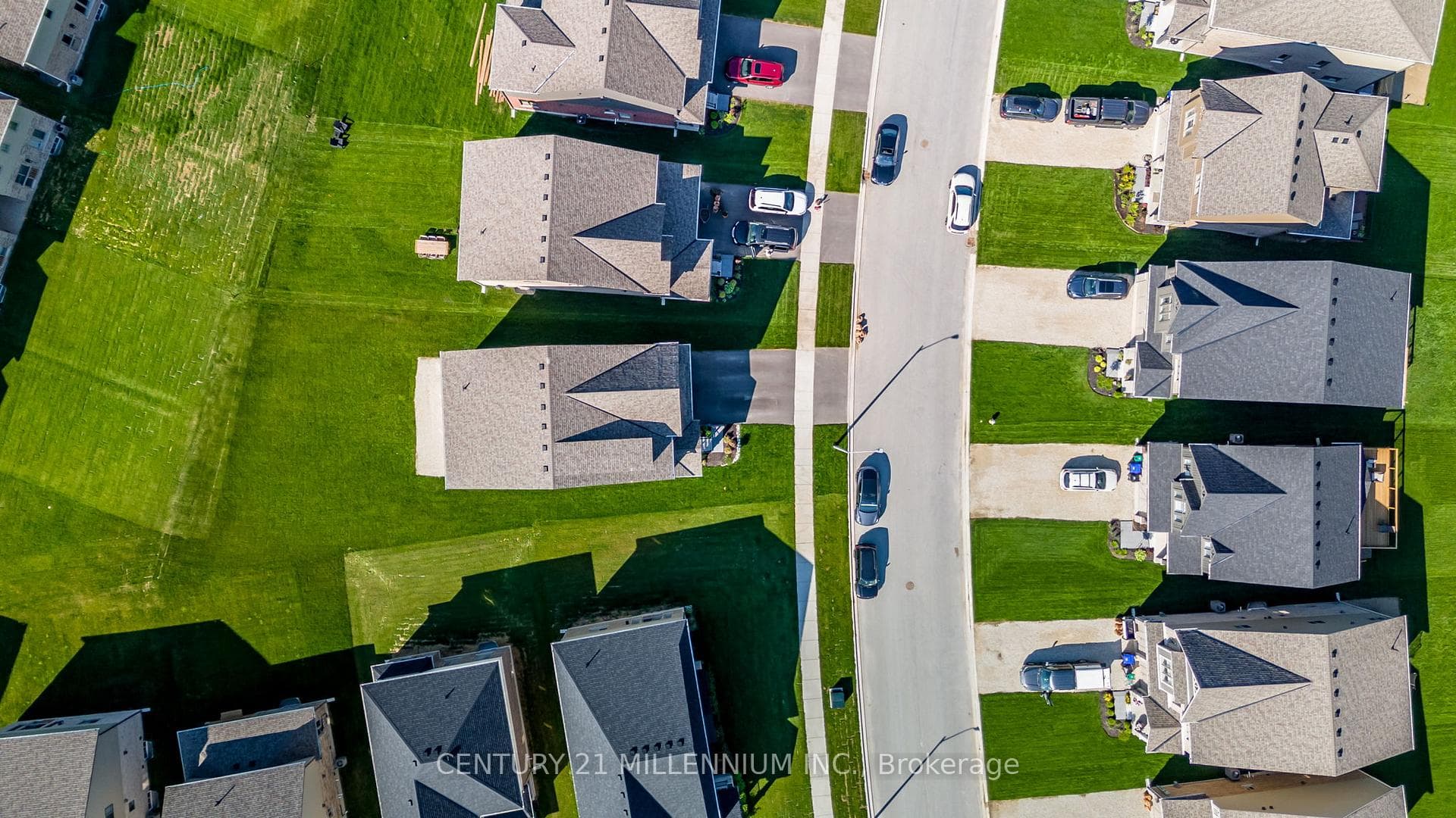 135 Plewes Drive photo 39