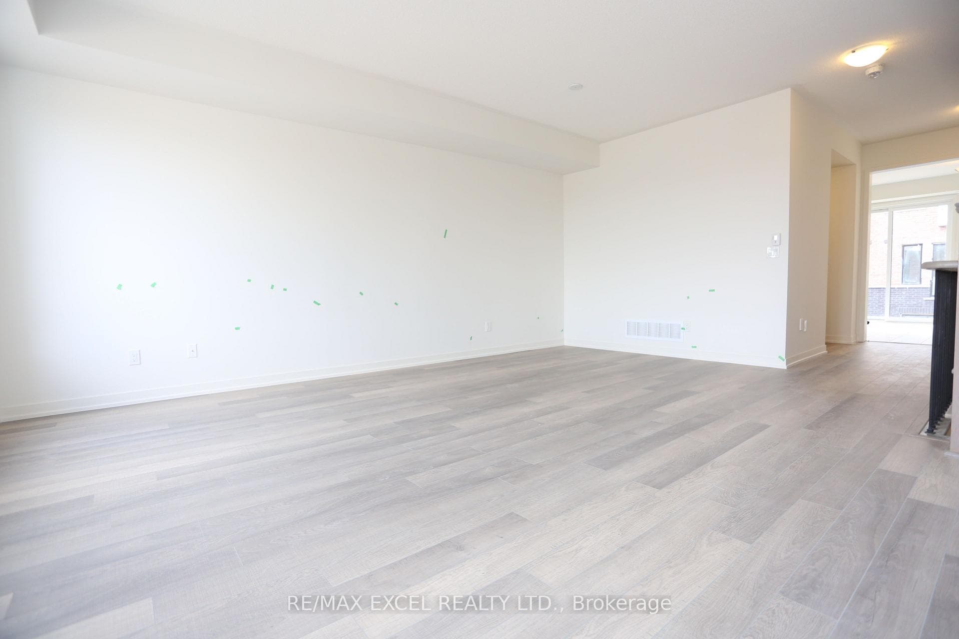 188 Salterton Crescent photo 9
