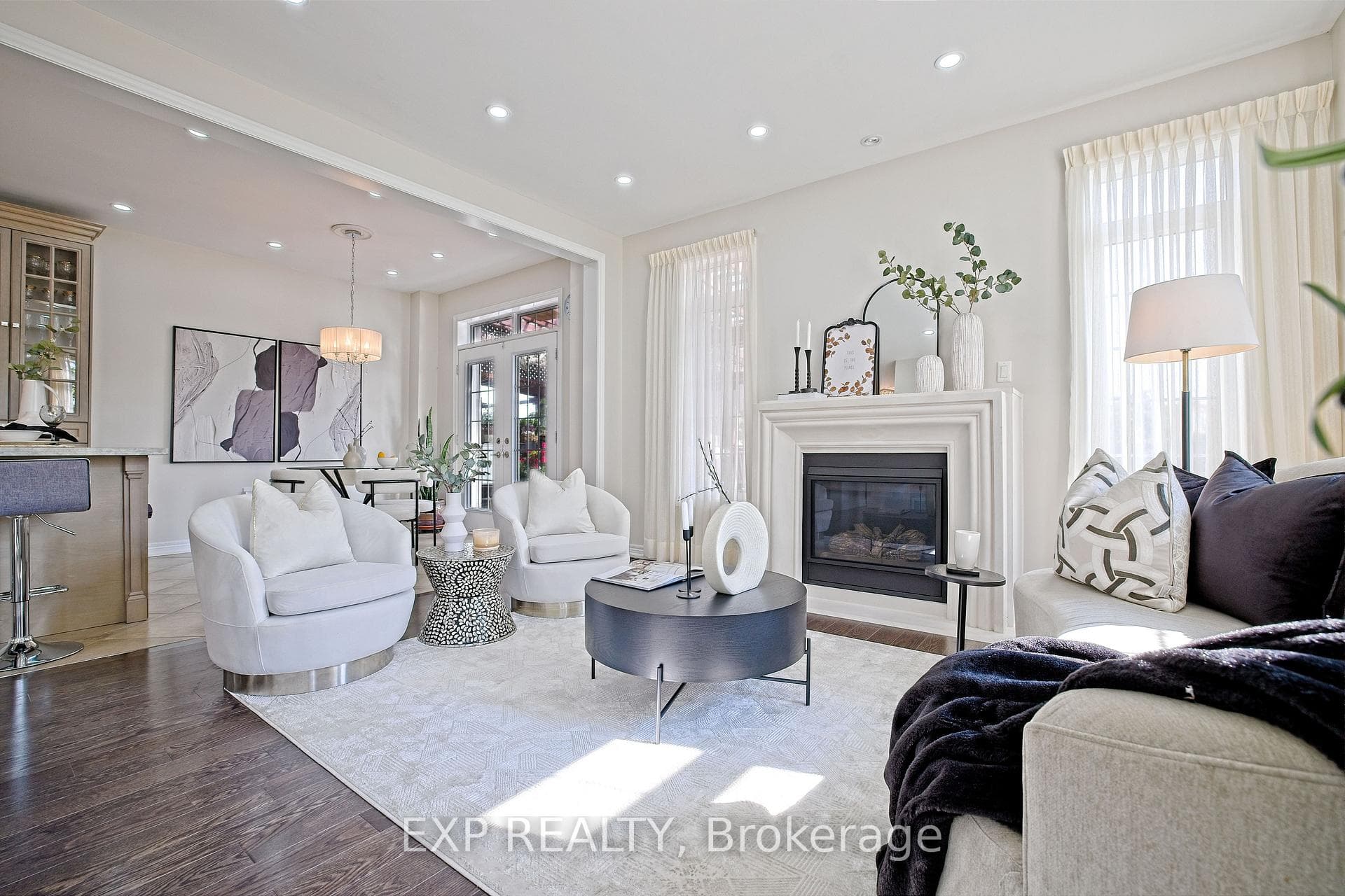 520 Dougall Avenue photo 11