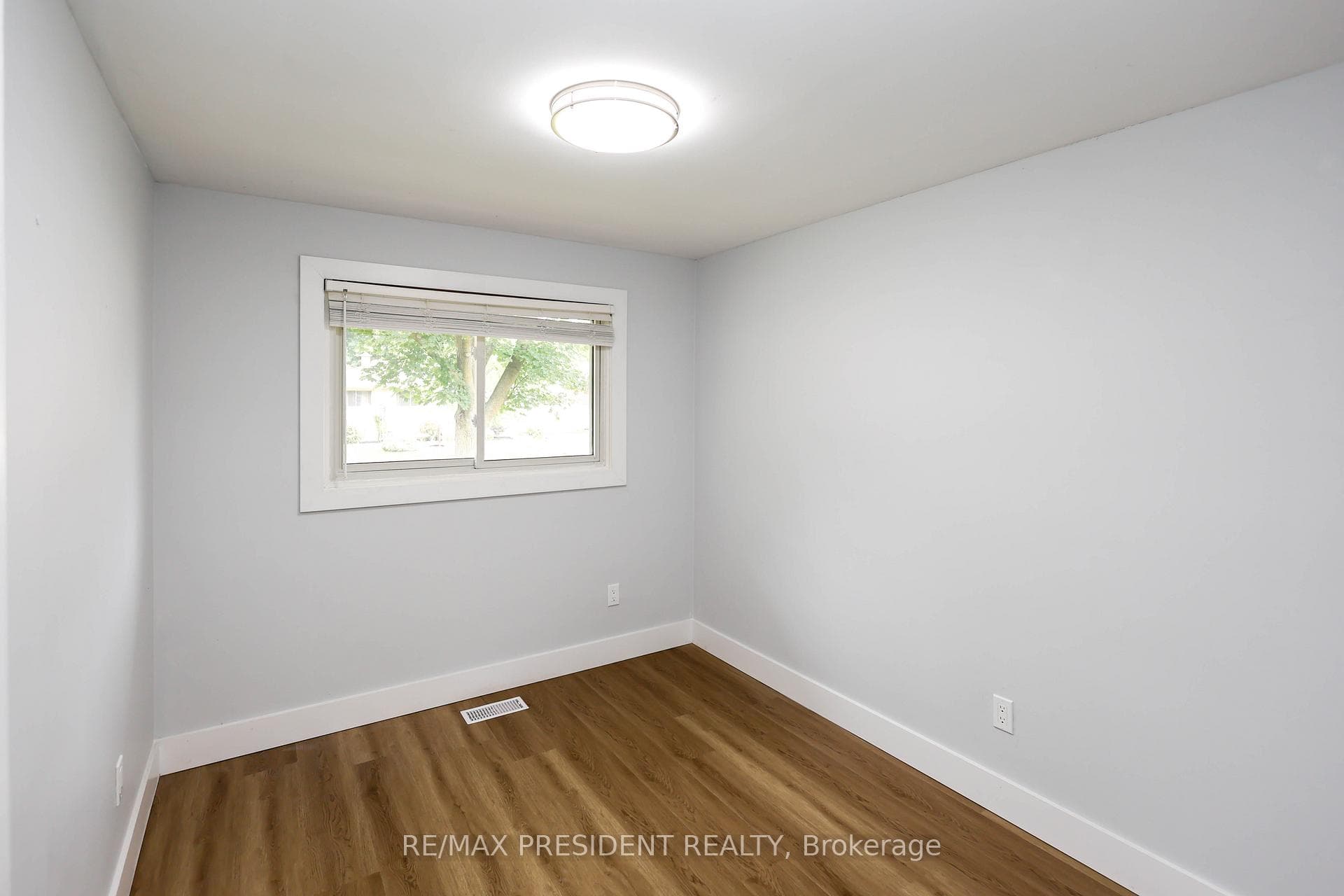 1256 Victoria Drive photo 10