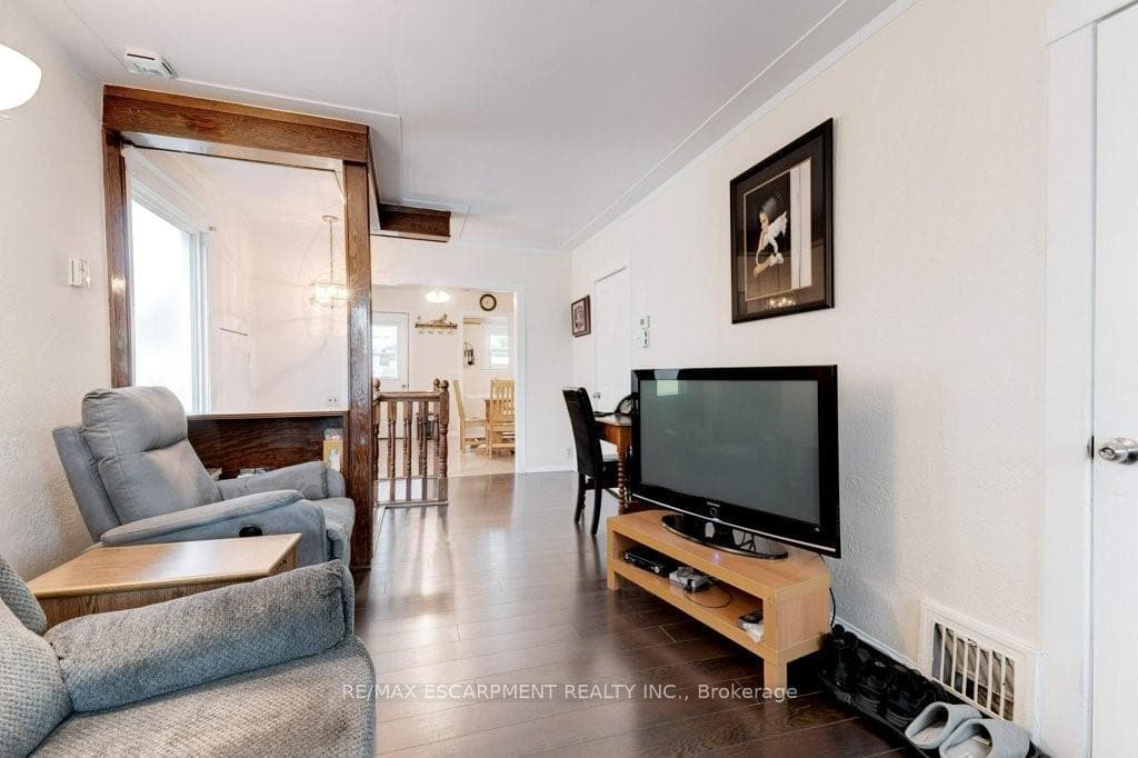 235 Normanhurst Avenue photo 8