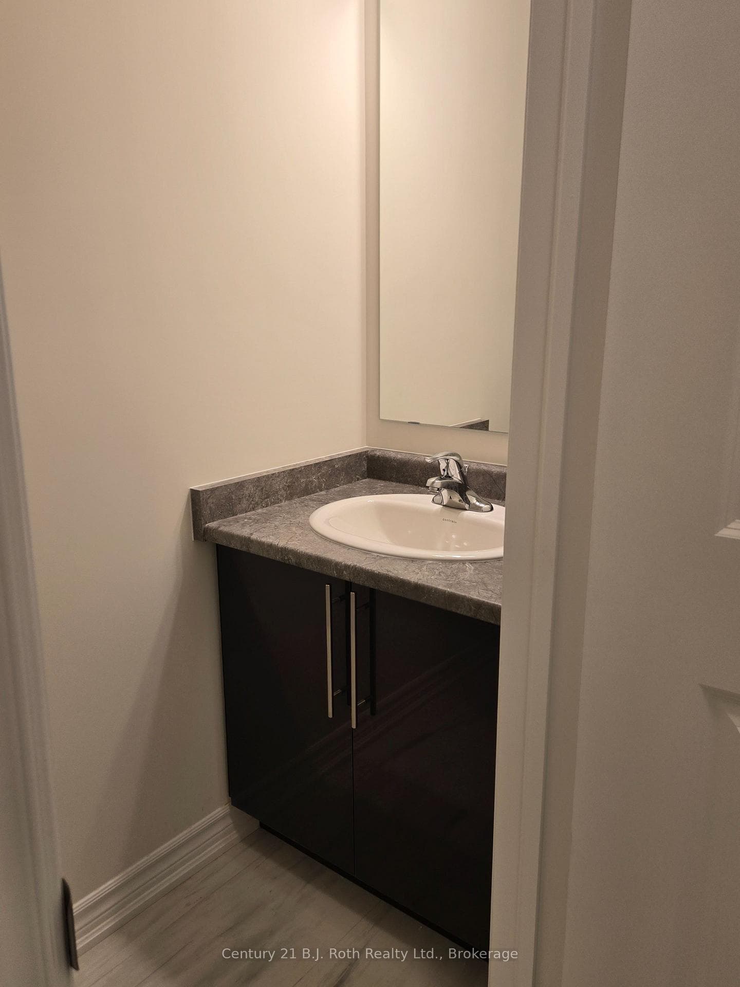 Main floor 2pc Bath
