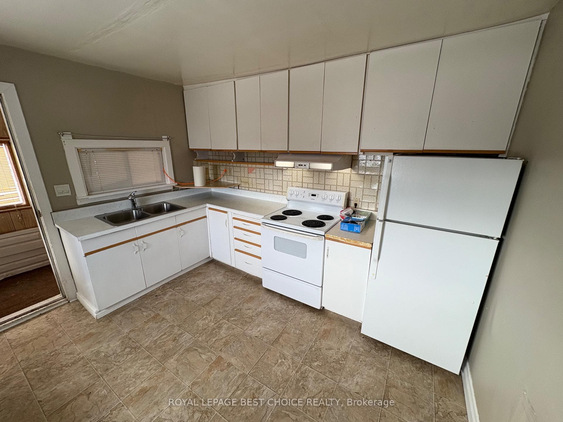 180 Rorke Avenue photo 6