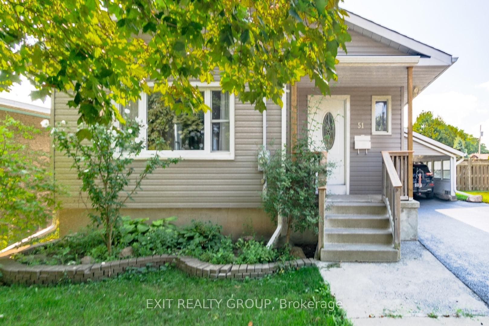 51 Elizabeth Crescent photo 1