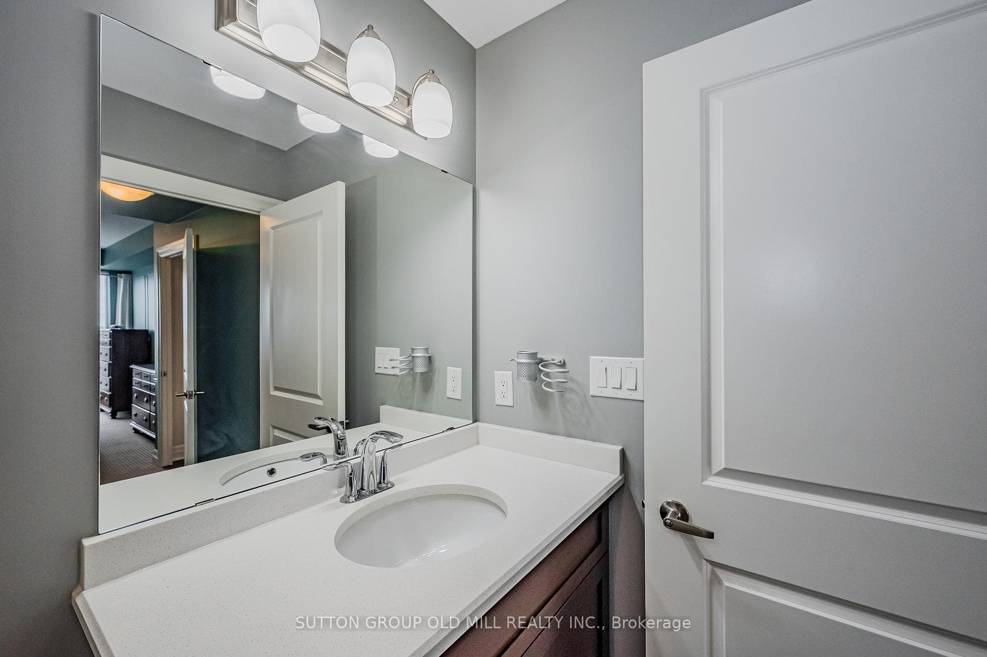 150 Wellington Street Unit 805 photo 14