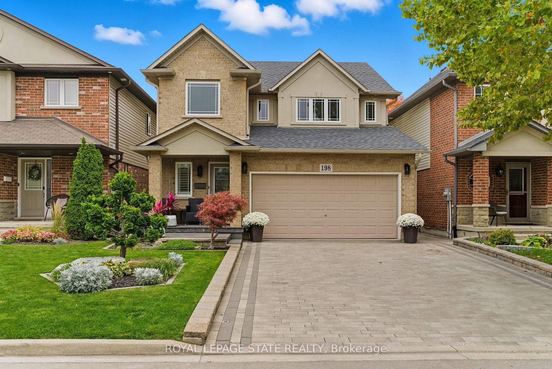 198 Springvalley Crescent photo 1