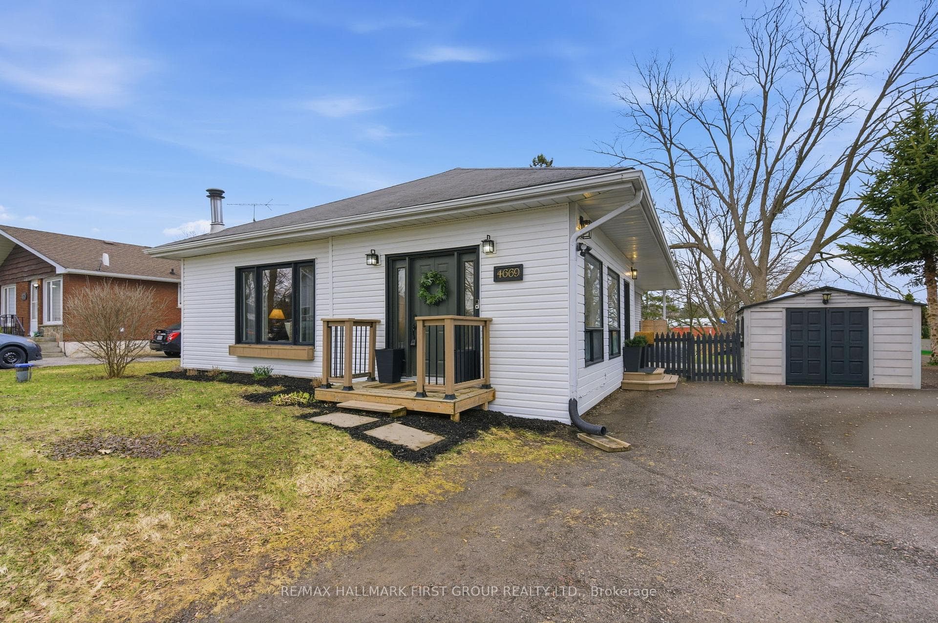 4669 Old Simcoe Street photo 1