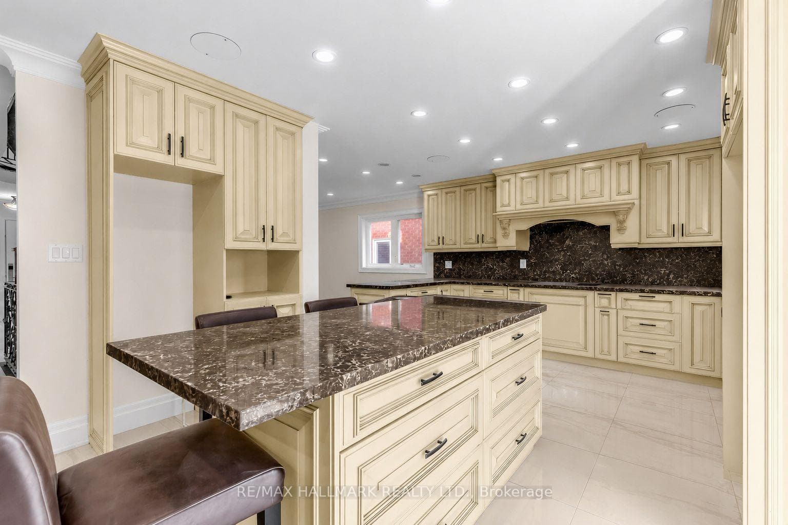 287 Andy Crescent photo 13
