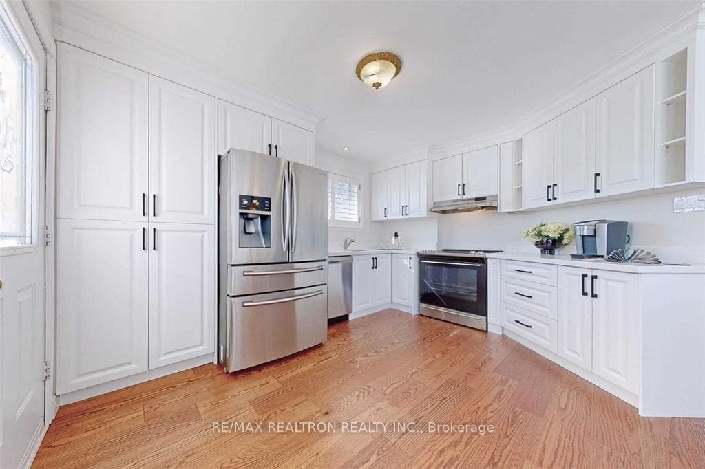 66 Murray Drive photo 1