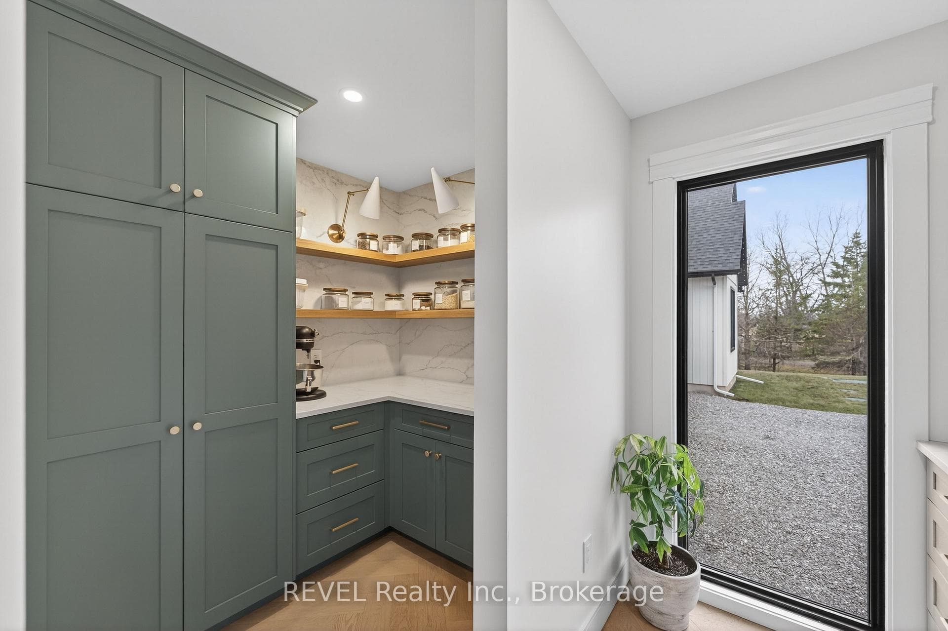 3901 White Road photo 16