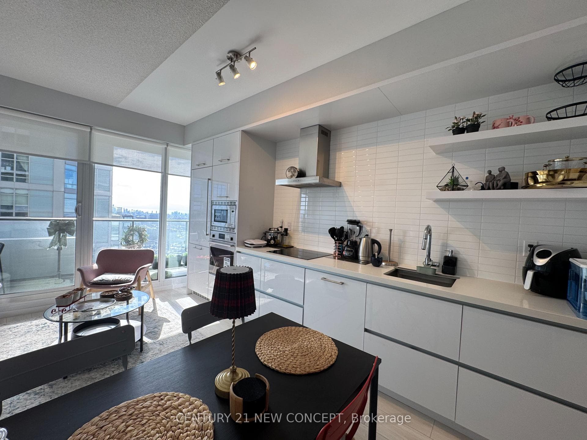 2221 Yonge Street Unit 4206 photo 13