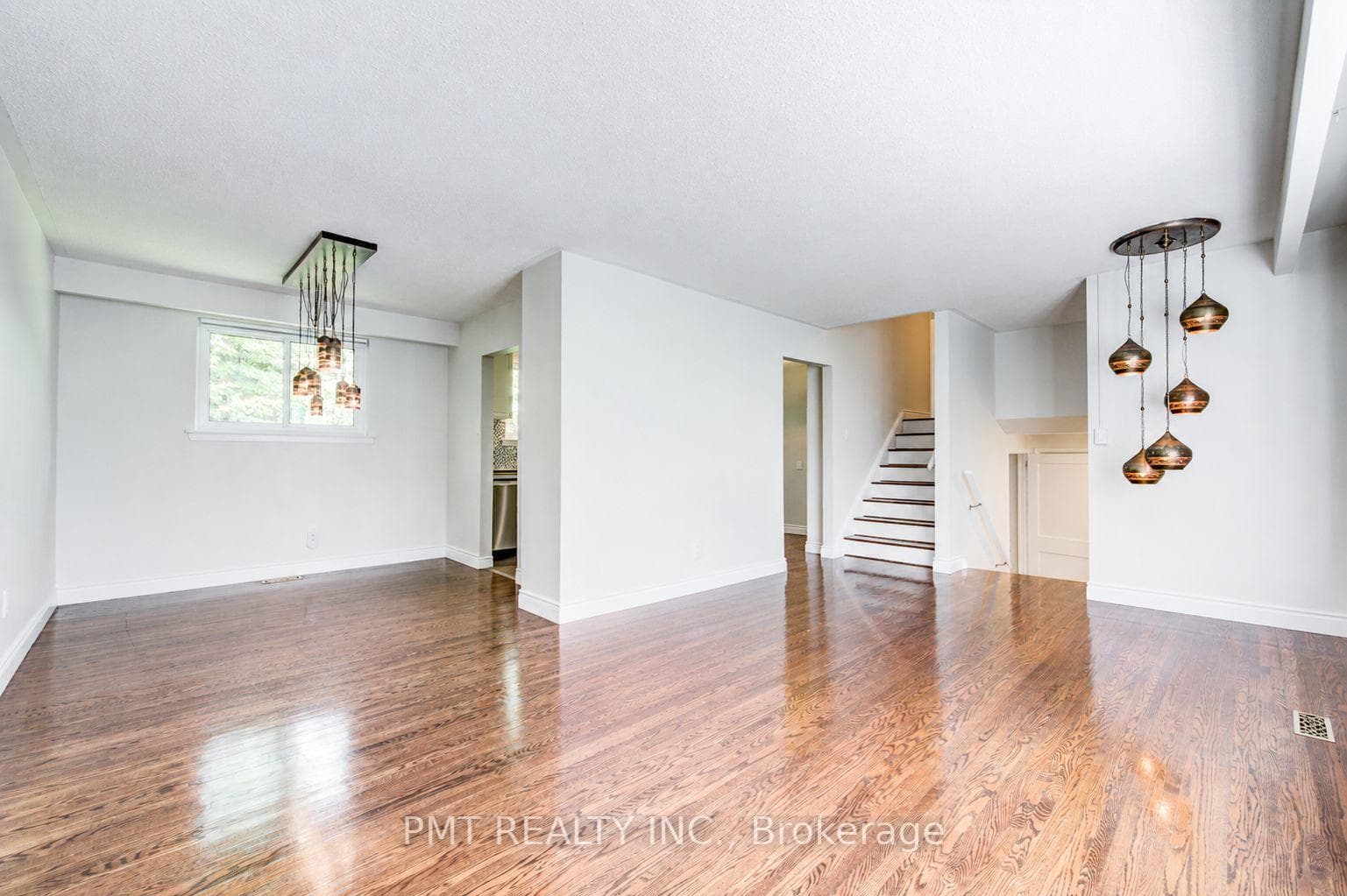 491 Maple Avenue photo 3
