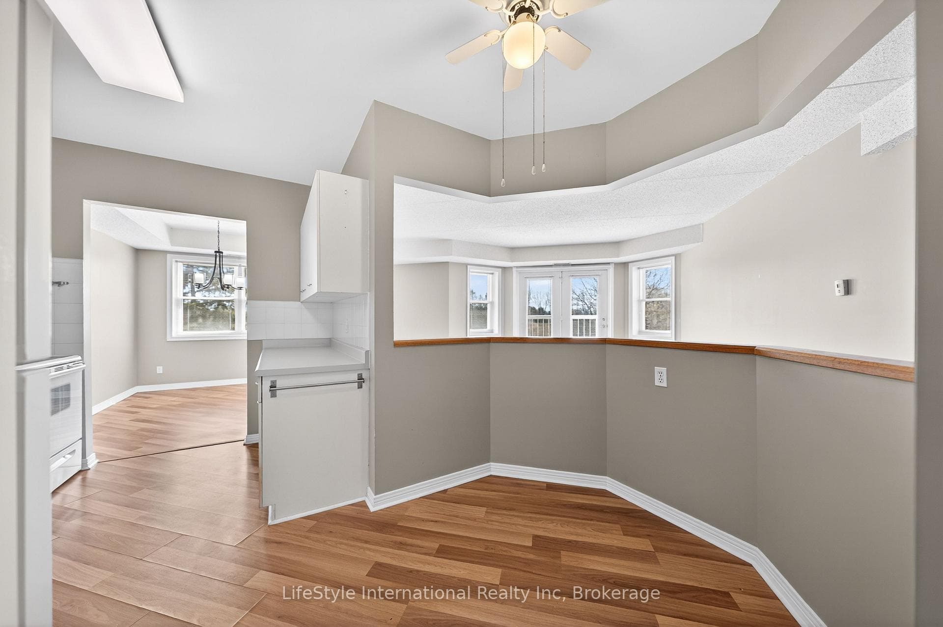 Eat-In Kitchen