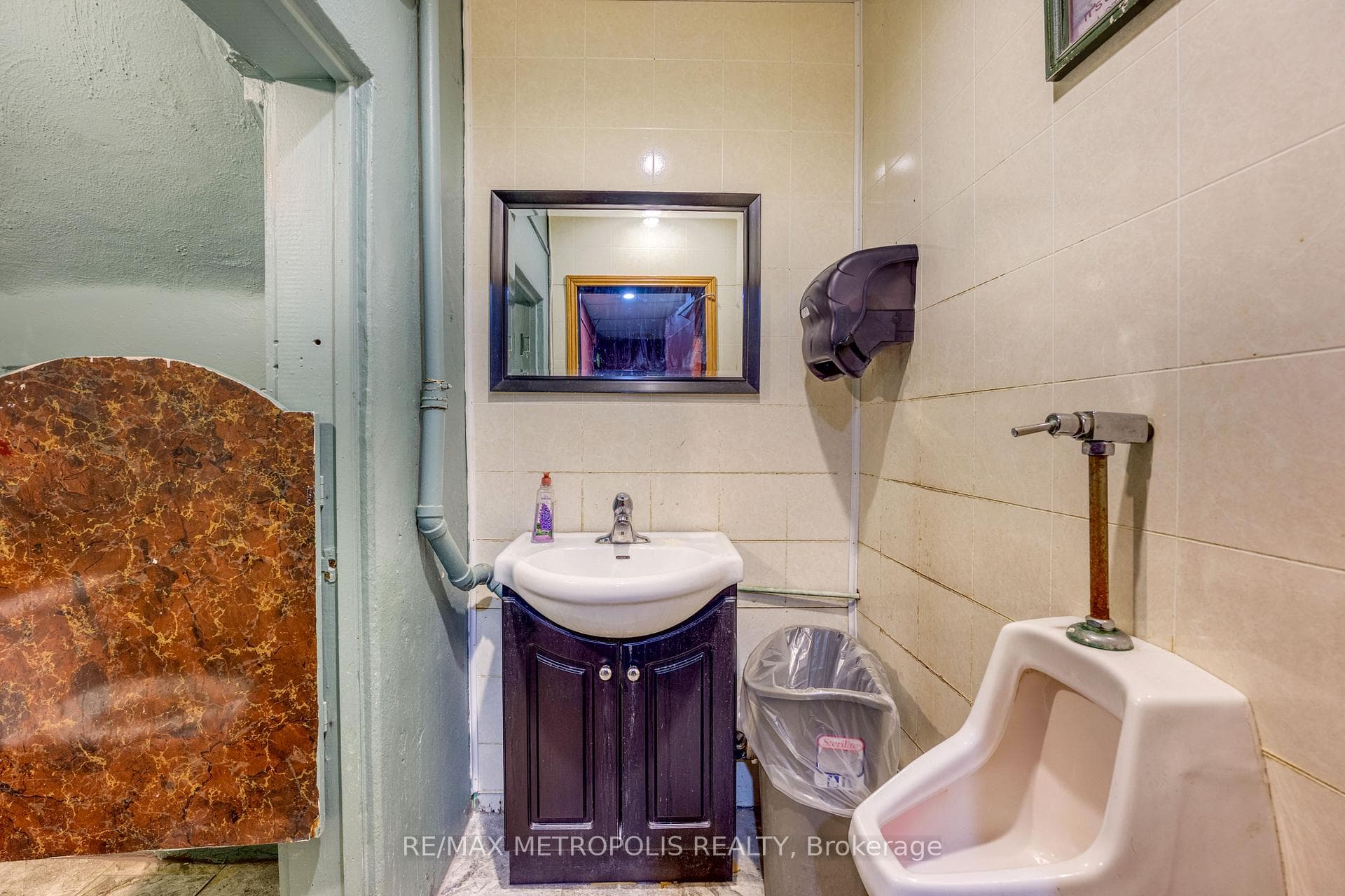 1548 St. Clair Parkway photo 21
