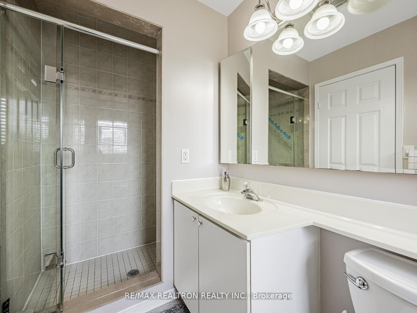 15D Overlea Boulevard photo 19