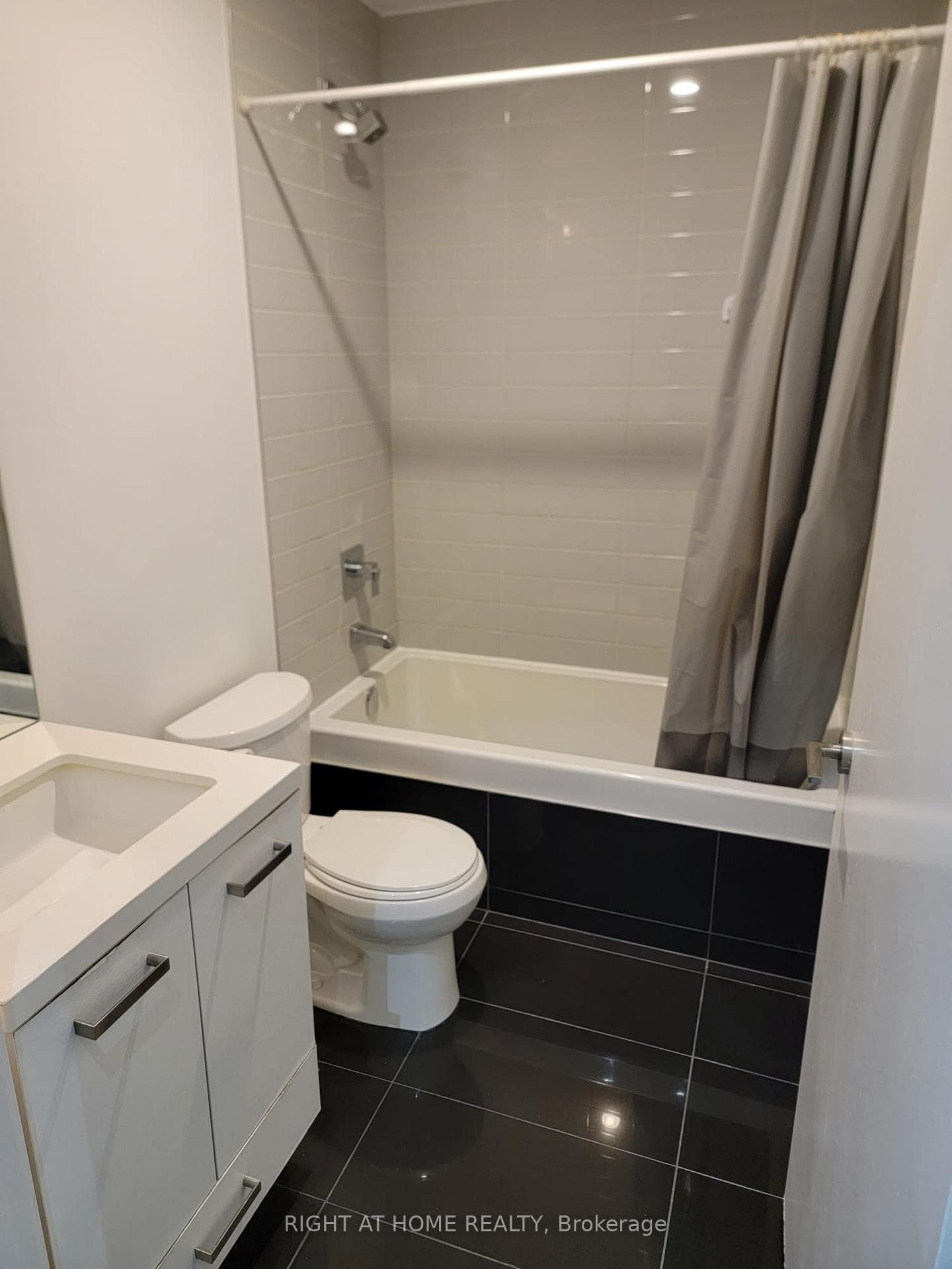 39 Brant Street Unit 623 photo 10