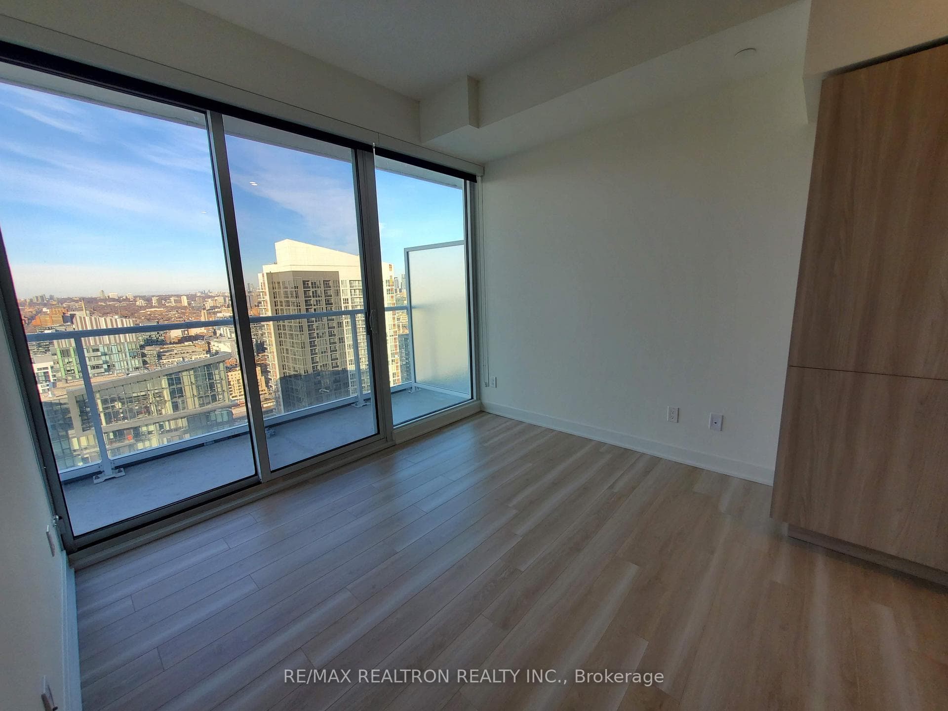 17 Bathurst Street Unit 4307 photo 9