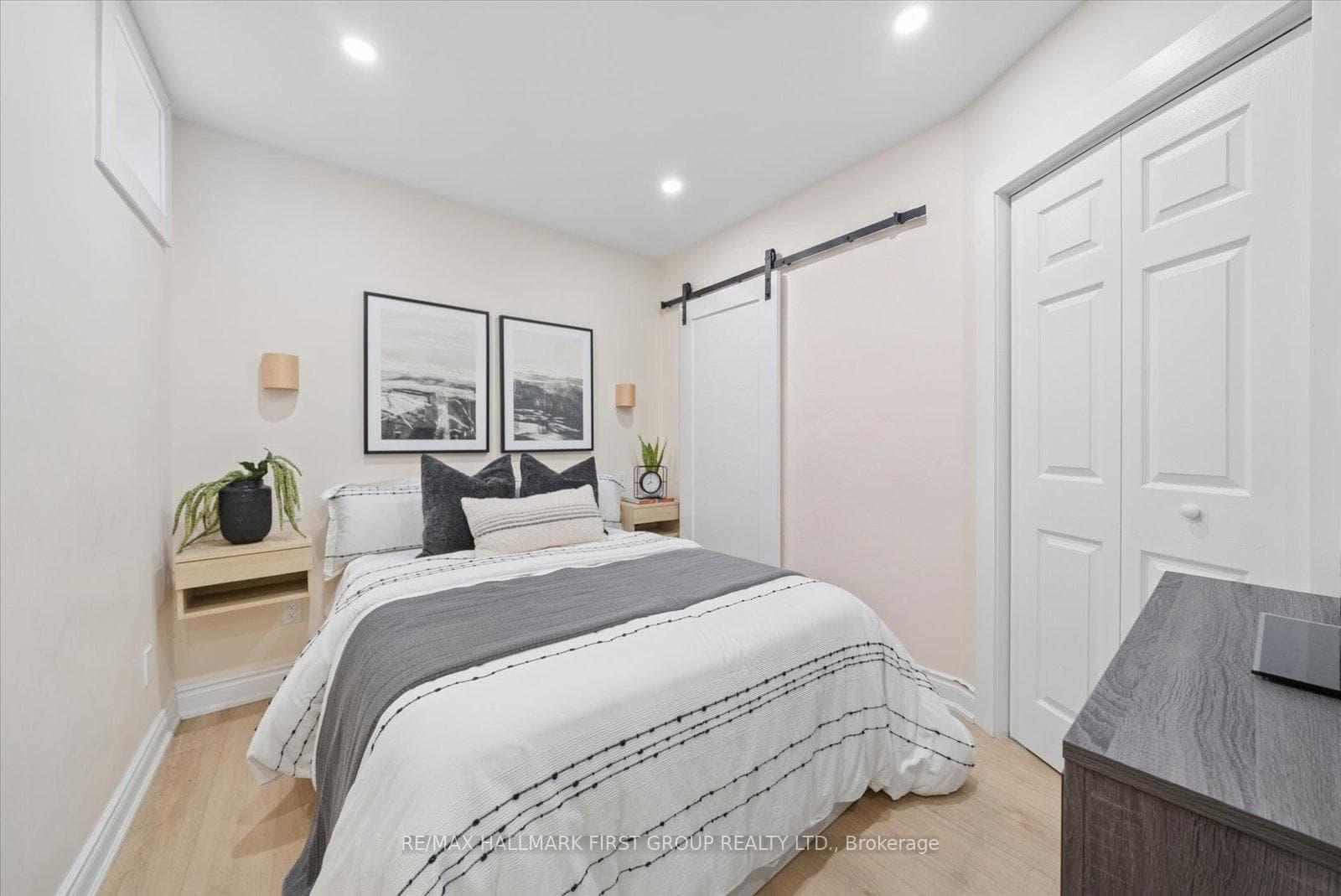 16 Cassels Avenue photo 22