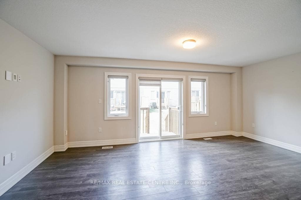 45 NIESON Street photo 5
